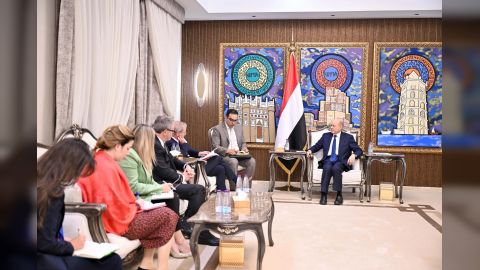 رئيس مجلس القيادة يستقبل نائب الامين العام للاتحاد الاوروبي