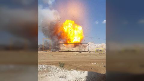 شبكة حقوقية: مليشيا الحوثي تجبر أهالي ضحايا انفجارات صرف على دفن ذويهم دون مراسم عزاء