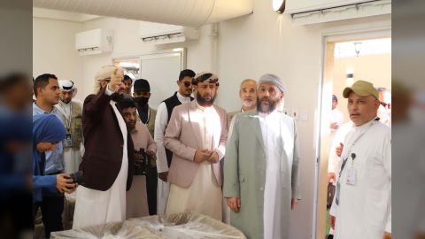 وزير الأوقاف والإرشاد يتفقد مخيمات حجاج اليمن في المشاعر المقدسة