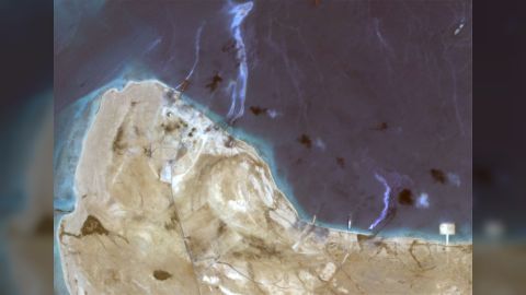 هيومن رايتس: الغارات الأمريكية على ميناء رأس عيسى جريمة حرب مفترضة