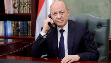 رئيس مجلس القيادة يجري اتصالاً هاتفياً بالرئيس الجيبوتي