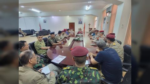 اللجنة الأمنية بتعز تناقش المستجدات العسكرية والأمنية بالمحافظة