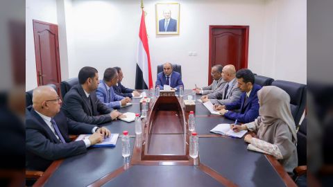 رئيس الوزراء يوجه بوضع مسار عاجل لتنفيذ خطط الاتصالات وتطوير البنية التحتية للقطاع