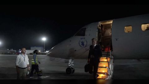 المبعوث الأممي يصل عدن ويدعو إلى قرارات حاسمة لإنهاء الجمود السياسي في اليمن