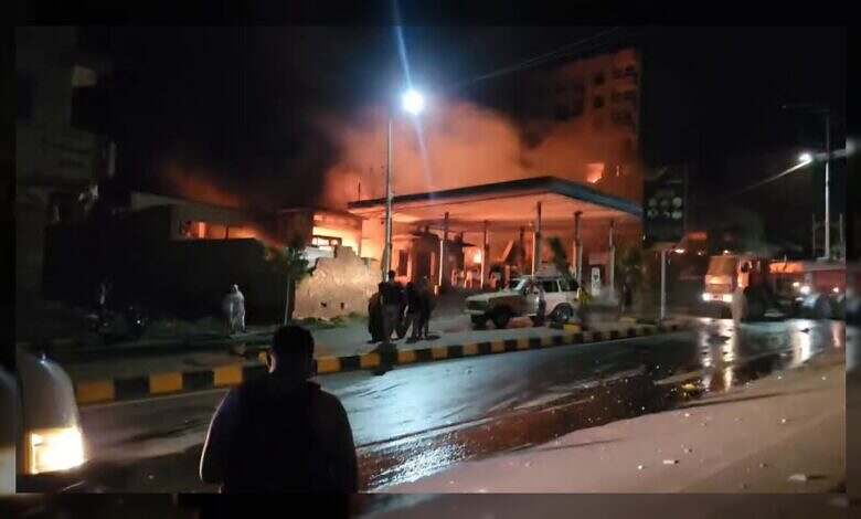 انفجار محطة نفط في تعز يسفر عن قتلى وجرحى