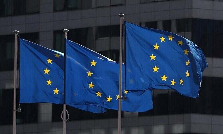 بعثة الاتحاد الأوروبي: هجمات الحوثيين على السفن تمثل انتهاكاً للقانون الدولي وتهدد السلام والاستقرار في اليمن
