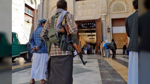 مليشيات الحوثي تخطف إمام مسجد في البيضاء وتغلق مركزاً لتحفيظ القرآن في إب