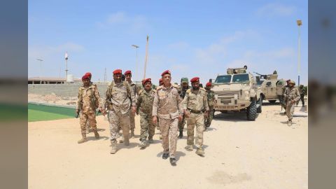 قائد المنطقة العسكرية الثانية يصل مدينة الغيضة للوقوف على تطورات الأوضاع الأمنية والعسكرية فيها