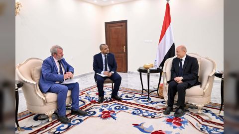 رئيس مجلس القيادة يشيد بالتدخلات الانسانية لمنظمة اليونيسف