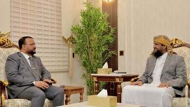 عضو مجلس القيادة المحرّمي يناقش مع وزير الأشغال اوضاع البنية التحتية وأولويات مشاريع الطرق