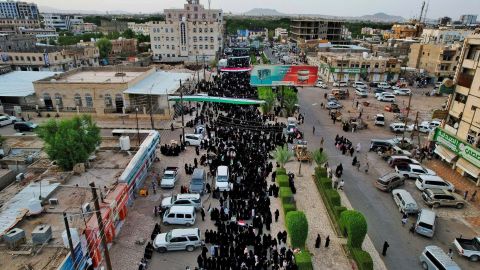 مسيرة نسوية غاضبة في مأرب تندد بسياسة التجويع الإسرائيلية في غزة