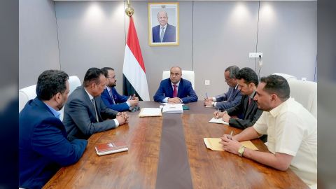 رئيس الوزراء يوجه صندوق صيانة الطرق بتجاوز اختلالات الفترة السابقة والانتقال لمرحلة جديدة من العمل المؤسسي