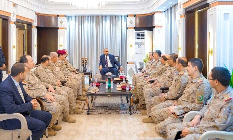 اللواء الزُبيدي يترأس اجتماعاً لرئاسة هيئة الأركان العامة وعدد من هيئات ودوائر وزارة الدفاع