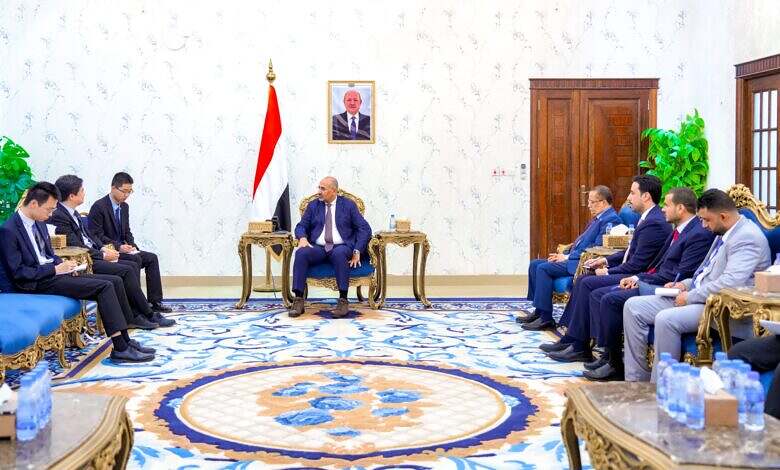 اللواء الزبيدي يؤكد حاجة اليمن للخبرات الصينية لإعادة تأهيل قطاع الكهرباء