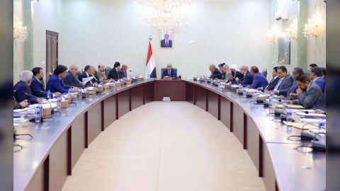 مجلس الوزراء يناقش التطورات الراهنة والأوضاع الخدمية ويستعرض تقرير البنك المركزي