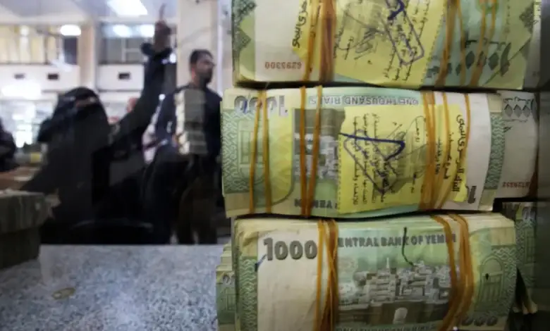عدن.. إيقاف 37 شركة صرافة خلال أسبوعين وأسعار الريال تشهد تحسنا جديداً