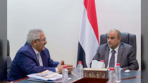 رئيس الوزراء يطلع على إجراءات تخفيض أسعار الأدوية ويوجه بتعزيز الرقابة