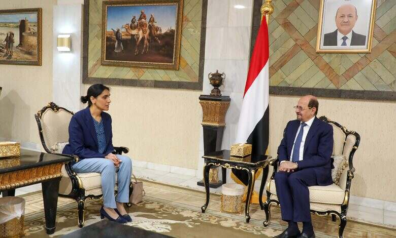 وزير الخارجية يبحث مع السفيرة البريطانية تعزيز الشراكة بما يخدم الأمن والاستقرار في اليمن