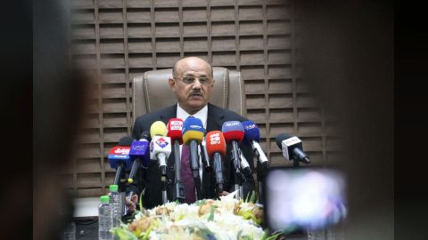 محافظ البنك المركزي: غداً استقبال طلبات المصارفة والتحويل من رجال الأعمال والشركات والمؤسسات التجارية