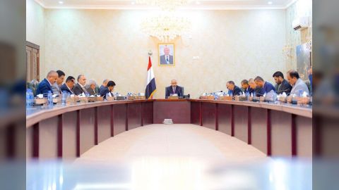 اللجنة العليا للإيرادات تشدد على إلزام كافة الجهات الحكومية بتوريد إيراداتها إلى البنك المركزي