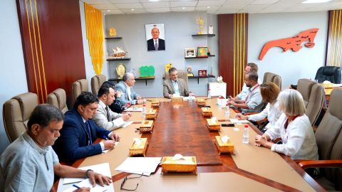 وزير الدولة محافظ عدن يؤكد على ضرورة التحول من الدعم الطارئ إلى المشاريع المستدامة