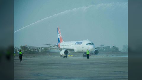 وصول طائرة اليمنية الجديدة مملكة اوسان الى مطار عدن الدولي