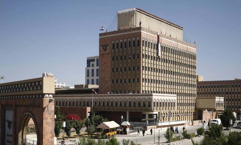 خبير اقتصادي: قرار الحوثيين منع التعامل مع لجنة الواردات في عدن "عدمي وانفعالي" ويهدد بكارثة إنسانية