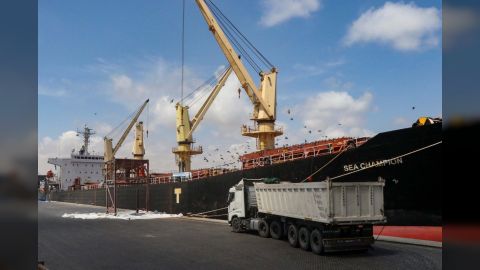 مستشار رئاسي: قرار حكومي مرتقب لتحرير الدولار الجمركي بشكل تدريجي