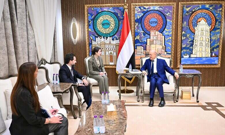 رئيس مجلس القيادة يحذر من مخاطر نقل الاسلحة الايرانية المحرمة دوليا الى المليشيات الحوثية