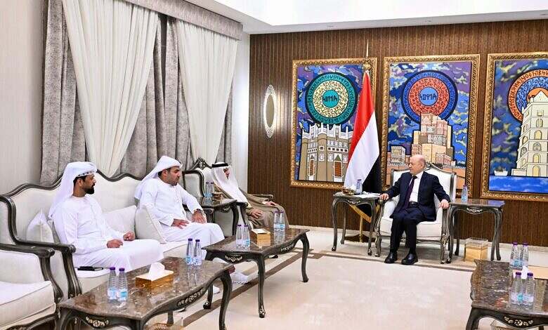 رئيس مجلس القيادة يشيد بالتدخلات الاماراتية في مجال الطاقة الكهربائية