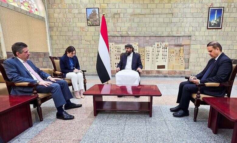 عضو مجلس القيادة المحرّمي يؤكد أهمية الدعم الأمريكي للإصلاحات الاقتصادية ومكافحة الإرهاب