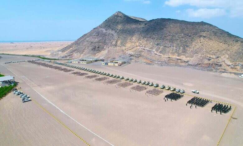 وزير الدفاع يتفقد قوات درع الوطن ويؤكد على مضاعفة جهود التدريب