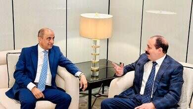 رئيس الوزراء يلتقي رئيس مجلس إدارة شركة كمران ويناقش تداعيات العقوبات الأمريكية على الكيان الواقع تحت سيطرة الحوثيين