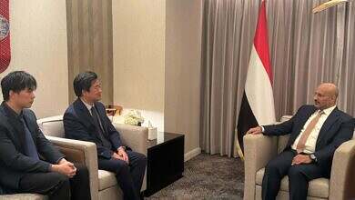 عضو مجلس القيادة طارق صالح يبحث مع القائم بأعمال السفارة الصينية آفاق التعاون الثنائي