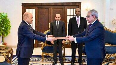 رئيس مجلس القيادة يتسلم أوراق اعتماد عدد من سفراء الدول الشقيقة والصديقة