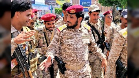 إصابة قائد اللواء الخامس حرس رئاسي واستشهاد اثنين من مرافقيه غرب تعز