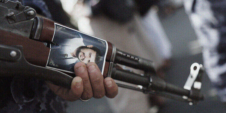 نقابة المحامين تطالب بضبط ومحاكمة عناصر حوثية اعتدت على محامٍ في صنعاء