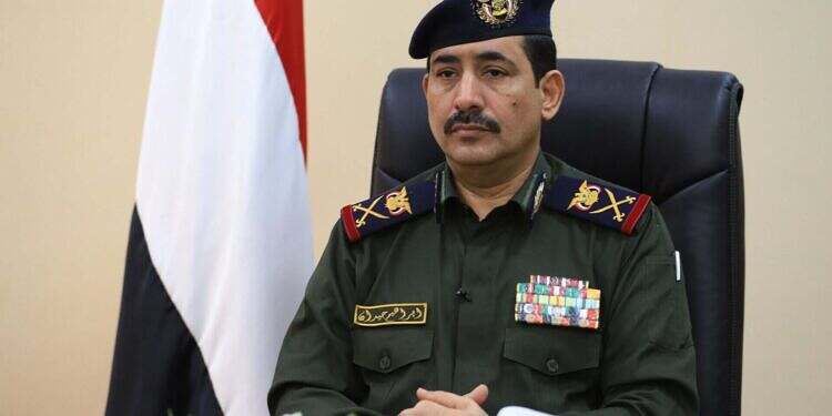 وزير الداخلية يشيد بجهود الأجهزة الامنية في ضبط عصابات المخدرات بالمهرة