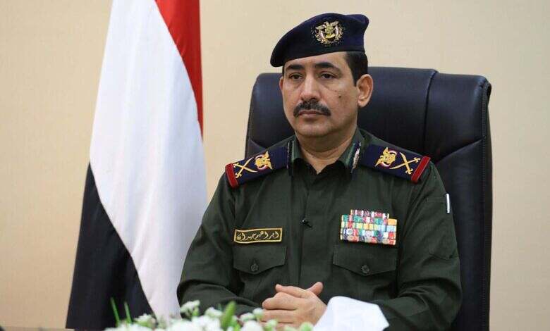 وزير الداخلية يشيد بجهود الأجهزة الامنية في ضبط عصابات المخدرات بالمهرة