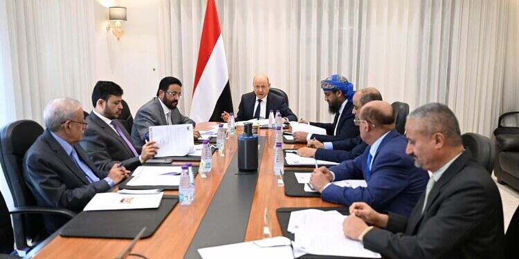 مجلس القيادة الرئاسي يواصل مناقشة المستجدات الاقتصادية ويقر إجراءات لتعزيز مسار الإصلاحات