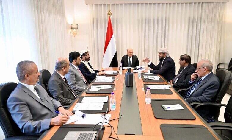 مجلس القيادة يؤكد اهمية تكامل السلطات وتقديم الدعم والحماية اللازمة للمواطنين في المحافظات غير المحررة