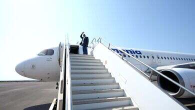 عضو مجلس القيادة طارق صالح يغادر مطار المخا الدولي للمشاركة في قمة المناخ