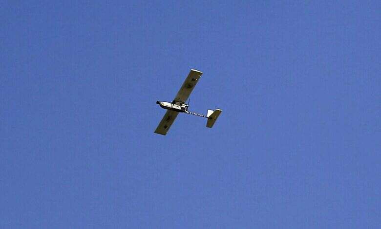 استشهاد جندي وإصابة أربعة آخرين في هجوم حوثي مُسيّر غربي شبوة