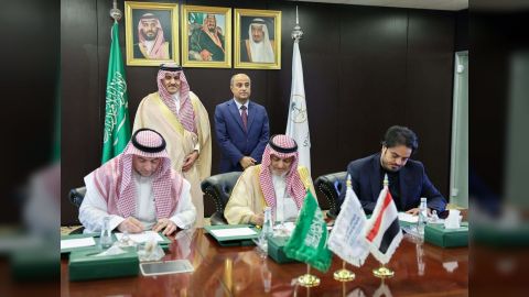 رئيس الوزراء يشهد توقيع مذكرة تفاهم لتنفيذ مشاريع تنموية في مجال الطاقة الكهربائية باليمن