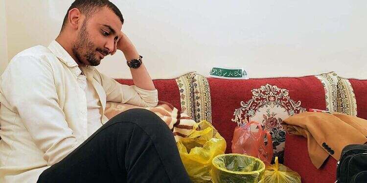 مع قرب انتهاء محكوميته.. مليشيا الحوثي تستأنف محاكمة الصحفي المختطف محمد المياحي