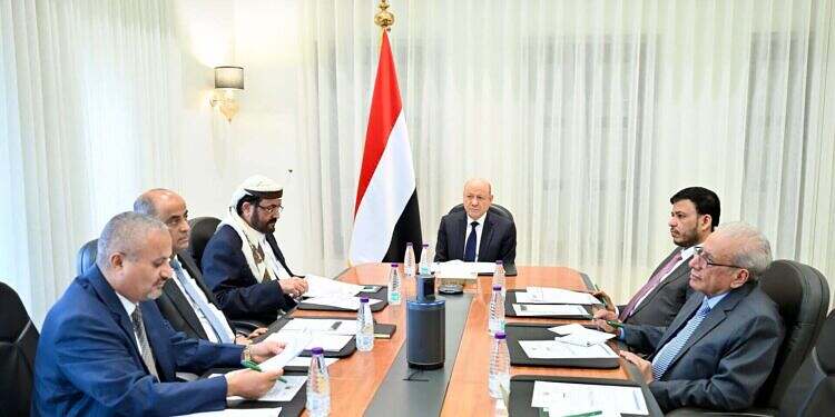 مجلس القيادة يستمع الى تقرير رئيس الوزراء بشأن مستوى التقدم في مسار الإصلاحات