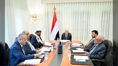 مجلس القيادة يستمع الى تقرير رئيس الوزراء بشأن مستوى التقدم في مسار الإصلاحات