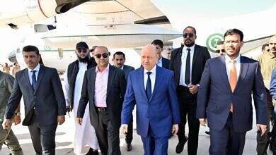 رئيس مجلس القيادة يعود الى العاصمة المؤقتة عدن