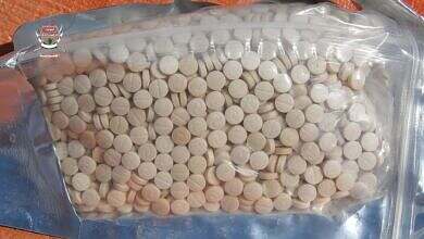 الحملة الامنية تضبط قارب تهريب قبالة سواحل خور عميرة يحمل 600 الف قرص كبتاجون