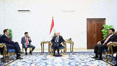 رئيس مجلس القيادة يستقبل وزير الدولة البريطاني لشؤون الشرق الأوسط وشمال افريقيا